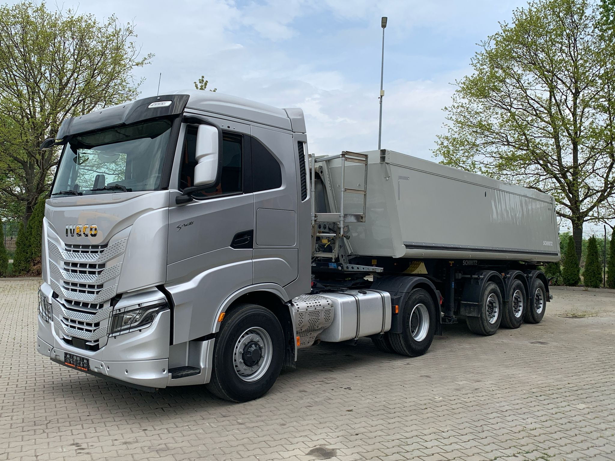 IVECO S-WAY 4x4H EURO6 CIĄGNIK SIODŁOWY Z HYDRAULIKĄ WYWROTU